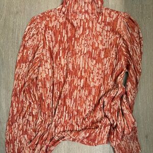 Long sleeve fall shirt.